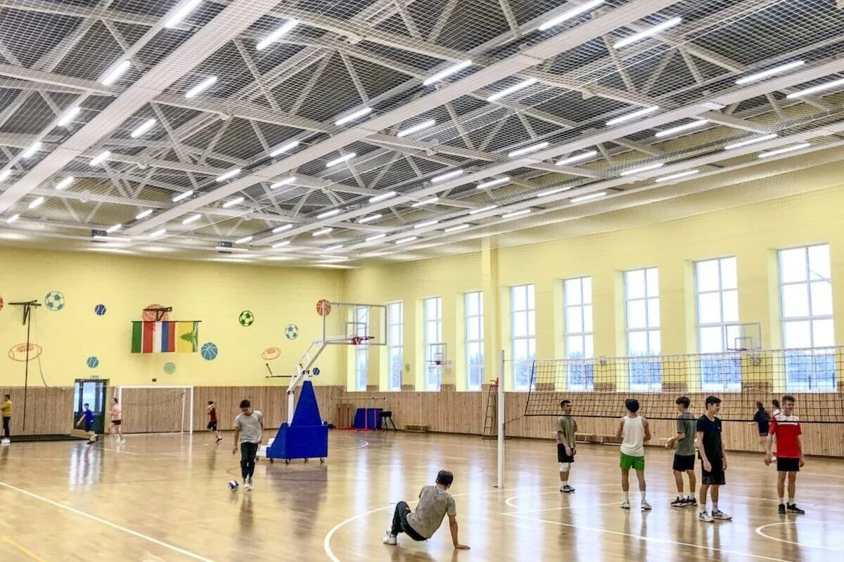 Отопление ТПИ-28 водяное лучистое отопление в большом спортивном зале школы