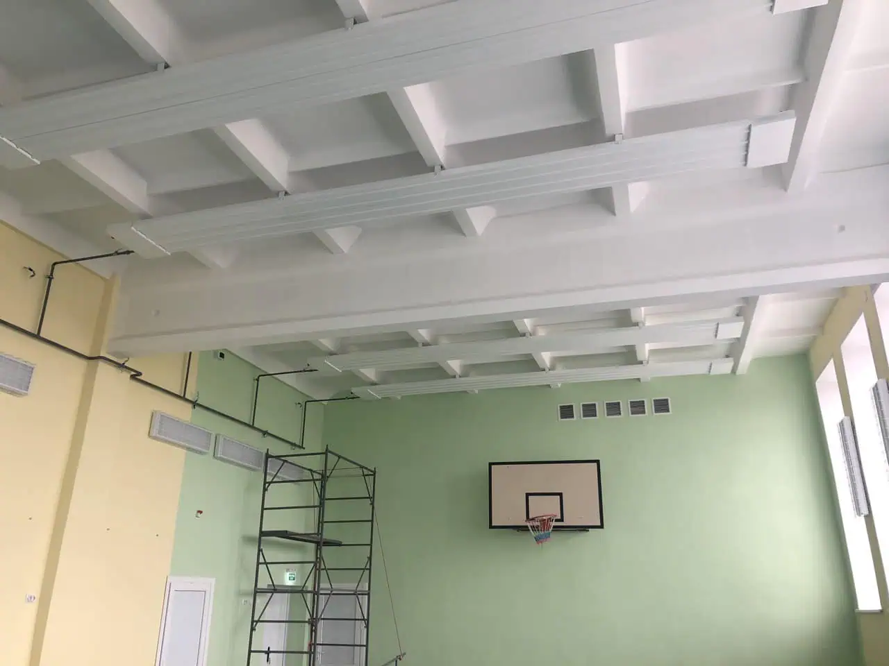 Отопление ТПИ-28 водяное лучистое отопление спортивного зала в школе